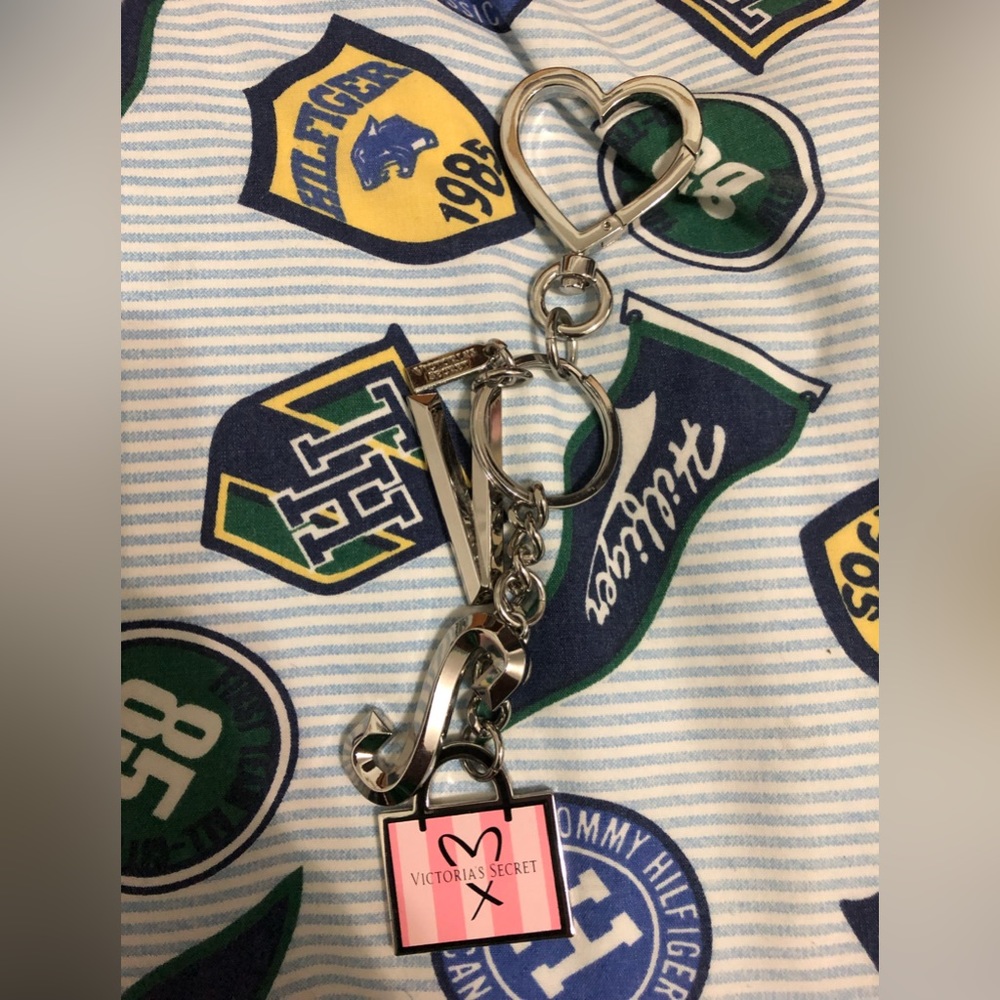 NWOT VS KEYCHAIN